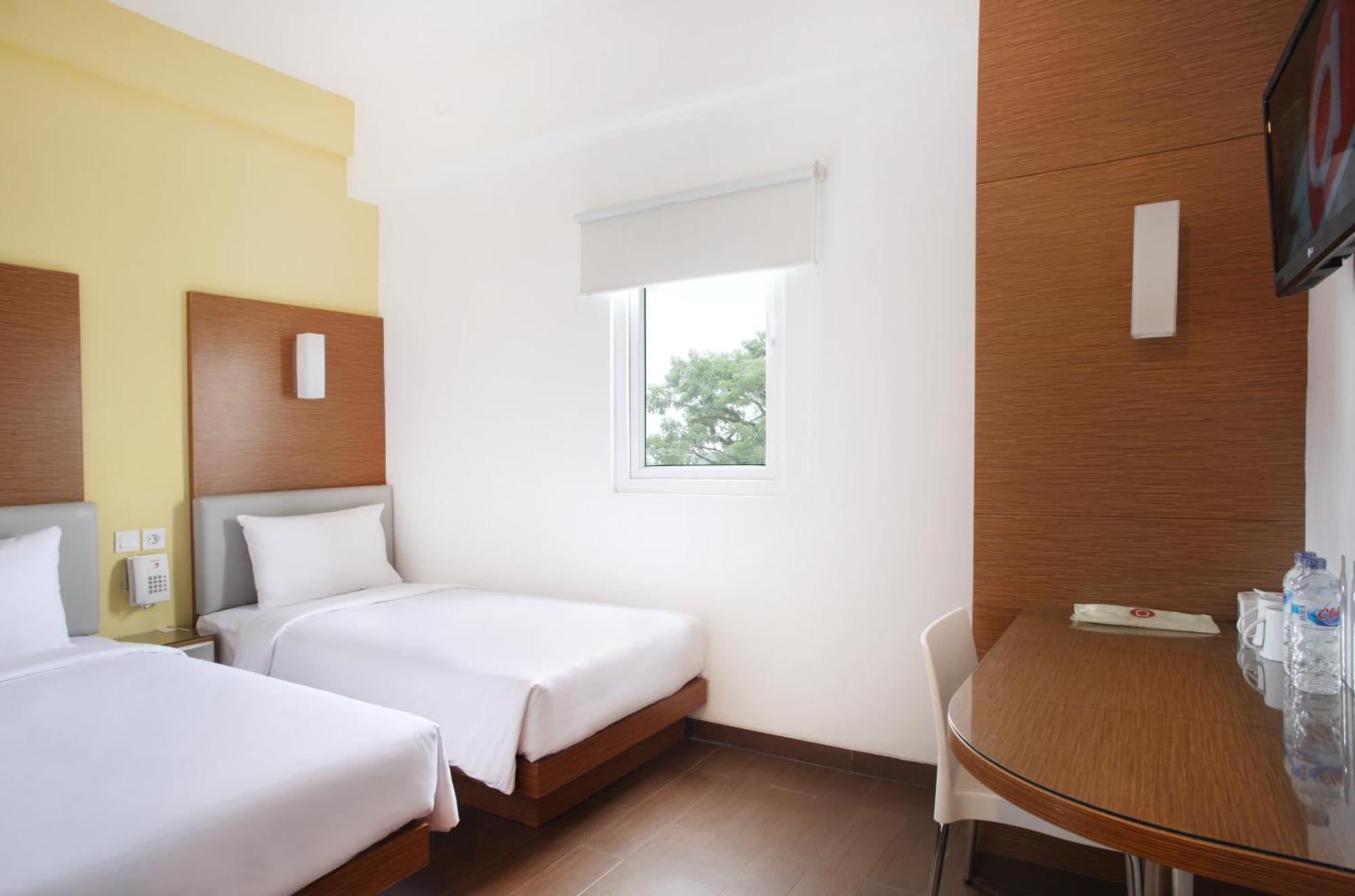 Amaris Hotel Маланг Екстериор снимка