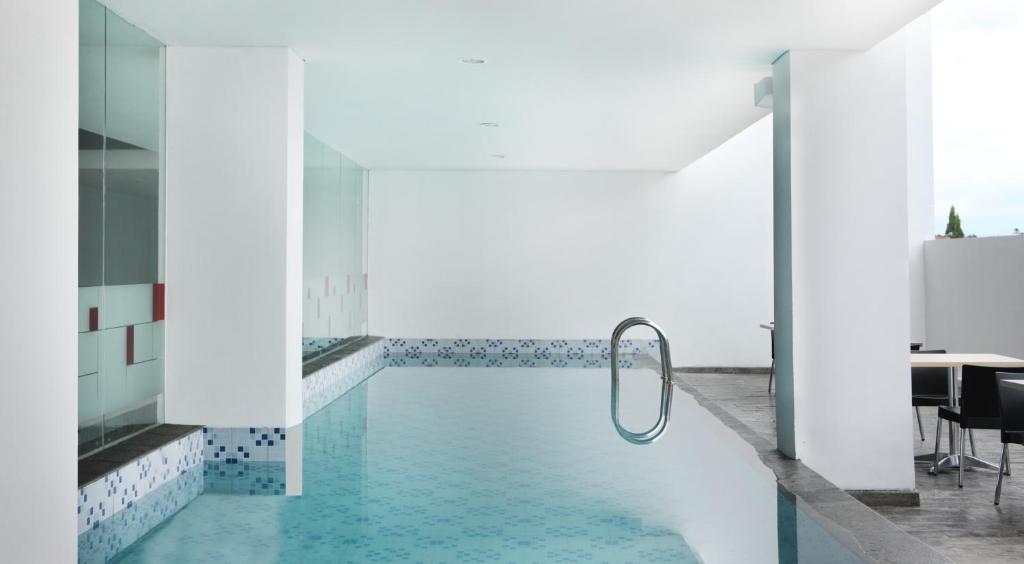 Amaris Hotel Маланг Екстериор снимка